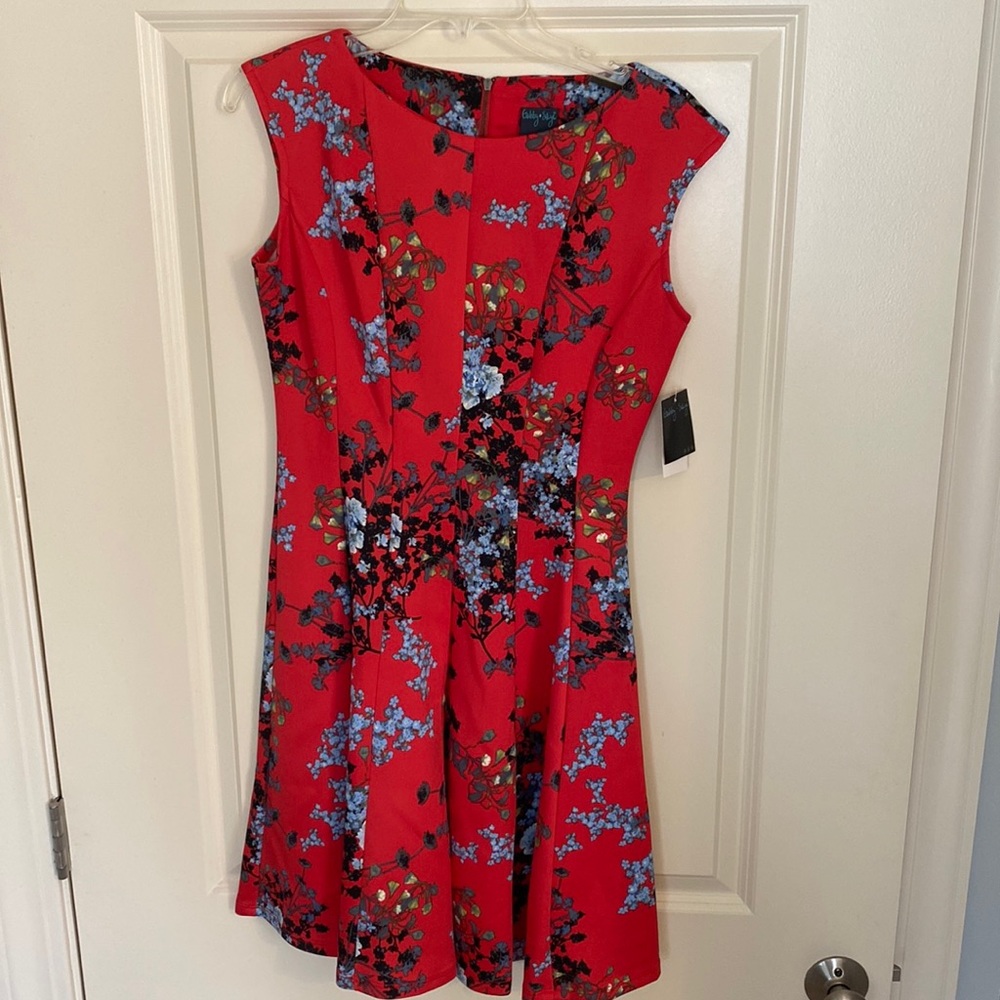 Ladies floral swing dress Size 6
